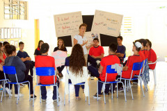 Os estudantes do Colégio Estadual São Cristóvão, em São José dos Pinhais, na Região Metropolitana de Curitiba, promoveram nessa quinta-feira (7) uma mesa-redonda para debater sobre o bullying e compartilhar experiências vivenciadas sobre o assunto. A iniciativa é uma das ações realizadas pelas escolas estaduais para marcar o Dia Nacional de Combate ao Bullying e à Violência na Escola. 