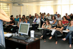 A Secretaria da Educação do Paraná promoveu nessa quarta-feira (13) reunião técnica pedagógica com cerca de 50 professores, que atuam nas escolas estaduais regulares de Curitiba, como Professor de Apoio Educacional Especializado a estudantes com Transtorno de Espectro Autista.