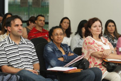 Profissionais da educação se encontram para tratar do assunto de acordo com realidade se seus estabelecimentos de ensino.