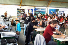 Programas que levam serviços gratuitos à população são realizados em espaços cedidos pelas escolas. Próximo UPS-Cidadania acontece nos dias 19 e 20 de maio.