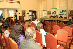 As escolas da rede estadual tombadas pelo patrimônio histórico terão um museu próprio para catalogar e divulgar seu patrimônio cultural e a contribuição à educação paranaense. A ação faz parte do programa Museu da Escola Paranaense, do Governo do Estado. Nesta terça-feira (17), a Secretaria de Estado da Educação iniciou, em Curitiba, o curso de capacitação “Educação Patrimonial e a Preservação da Cultura Escolar do Paraná”.