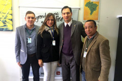 Representas da Assessoria Especial da Juventude (AEJ), que desenvolve ações do Governo do Estado, e o promotor de Justiça Eduardo Cambi se reuniram nesta terça-feira (31), na sede do Ministério Público do Paraná, em Curitiba. No encontro, foram abordados temas como a avaliação da Gincana da Cidadania, a segunda fase do projeto Geração Atitude e novas propostas para a juventude paranaense.