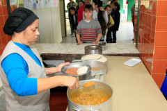 As escolas da rede estadual de ensino começaram a receber nesta semana cerca de 340 toneladas de carnes congeladas para a merenda escolar
