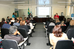 Os ouvidores dos 32 Núcleos Regionais de Educação do Paraná participaram, nesta quinta-feira (2), em Curitiba, de reunião técnica para orientação das atividades realizadas pela Ouvidoria. A capacitação aborda temas que vão permitir uma maior agilidade no atendimento dos processos para garantir a melhoria dos serviços prestados pelo departamento à sociedade.