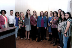 Estão abertas as inscrições para a 11° edição do Prêmio Construindo a Igualdade de Gênero. O concurso vai premiar as melhores produções de redações, artigos científicos e projetos pedagógicos que incentivem e fortaleçam a promoção de igualdade de gênero. Os interessados devem efetivar a inscrição até o dia 29 de julho. Na foto, comitê julgador da 10ª edição do prêmio.