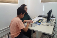 As ações do Projeto Criança e Adolescente Protegidos começaram em 20 municípios, garantindo a emissão da carteira de identidade a estudantes matriculados nas escolas públicas estaduais e municipais do Paraná. O projeto é desenvolvido pelo Governo do Paraná, por meio da Secretaria de Estado da Justiça, em parceria com o Tribunal de Justiça e secretarias de Estado. As ações serão feitas nas primeiras sextas-feiras de cada mês.