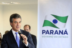 Apesar da crise econômica nacional o Paraná consegue reajustar o salário dos servidores e pagar rigorosamente em dia a folha de pessoal. São 1,6 bi por mês.