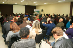 A Secretaria de Estado da Educação realizou nesta segunda-feira (27), em Curitiba, evento de formação para gestores dos 350 colégios que ofertam educação profissional no Paraná. O encontro, dividido em duas etapas, busca consolidar essa modalidade de ensino, que já conta com cerca de 70 mil estudantes na rede estadual e contempla a política do governo de valorização dos profissionais da educação.