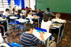 Um milhão de estudantes terão recesso de duas semanas e voltam dia 1º de agosto para completar o restante dos dias letivos previstos no calendário escolar.