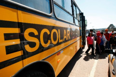 A Secretaria de Estado da Educação divulga os valores do Programa Estadual de Transporte Escolar (PETE) 2016. São mais de R$ 96 milhões repassados para os 399 municípios do Paraná para garantir o atendimento de quase 200 mil estudantes da rede estadual de ensino. Este ano, já foram pagas seis parcelas das dez que estão programadas para as prefeituras. 