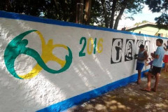 A participação de pais, alunos, professores e da comunidade em geral vem contribuindo para mudar os espaços escolares do Colégio Estadual Lysimaco Ferreira da Costa, em Paranapoema, Noroeste do Paraná. Nos últimos meses estão sendo realizadas várias atividades voluntárias para melhorias na infraestrutura e na aparência da instituição que atende cerca de 230 estudantes.