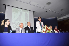 Educadores de todas as regiões estão reunidos em Curitiba para debater a Base Nacional Comum Curricular (BNCC), conjunto de conhecimentos que o estudante precisa ter em cada etapa do ensino. A nova base está sendo construída com participação do MEC, Consed, da Undime, de secretarias de Estado da Educação, da Anped e de escolas de todo País.