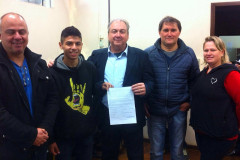 O ano letivo de 2017 será iniciado com quatro novas salas de aula, construídas em alvenaria, no Colégio Frei Doroteu de Pádua, em Ponta Grossa. Esse foi o resultado da reunião realizada nesta quinta-feira (04) entre o superintendente de Desenvolvimento Educacional da SEED, Victor Hugo Dantas, e os estudantes que ocupam o colégio desde segunda-feira (1º), reivindicando a reforma de salas de madeira.