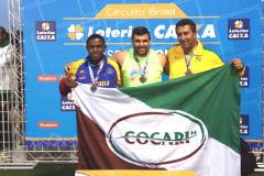 Edevaldo (centro) sempre praticou atividades esportivas, mas teve que interromper a que mais gostava, jogar futebol, devido a uma displasia na perna direita e problema de má formação no membro inferior da perna esquerda. Mas foi no próprio esporte que o paratleta buscou forças para superar as dificuldades diárias. “O esporte é tudo para mim”, disse.