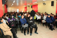 Estudantes do ensino médio de cinco escolas da rede estadual em Curitiba e Região Metropolitana participaram, ao longo desta semana, de uma série de palestras interativas e workshops sobre a transição da vida escolar para o mundo do trabalho e protagonismo social. Os encontros fazem parte do projeto Juventude Mais, ministrado pelo professor Marciano Cunha da Pontifícia Universidade Católica do Paraná (PUC-PR).