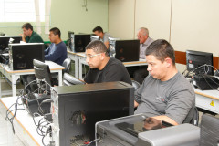 Serão realizadas nesta quarta-feira (17) as provas da Educação para Jovens e Adultos (EJA) online para quem quer concluir o ensino fundamental. Na foto, provas da EJA Online de 2015.