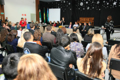 A Secretaria de Estado da Educação iniciou nesta terça-feira (23) a entrega da segunda edição do Prêmio Gestão CAF a escolas da rede estadual que são destaque na área de gestão. Nesta edição serão premiadas escolas dos Núcleos Regionais de Educação de Guarapuava, Pitanga, Toledo, Assis Chateaubriand, Goioerê, Cianorte, Pato Branco, Francisco Beltrão, Dois Vizinhos, Ibaiti, Wenceslau Braz e Cornélio Procópio.

Nesta terça-feira foram premiadas as escolas da regional de Goioerê. 