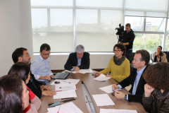 Chamar cerca de 300 remanescentes do concurso público para professores de 2013 e dar andamento aos concursos públicos para contratação de funcionários de escolas (administrativos, merendeiras e zeladores)