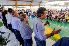 Os 500 alunos e os professores do Colégio Estadual Pato Bragado, do município de mesmo nome, no Oeste do Paraná, receberam nesta sexta-feira (02) o novo prédio da escola, que tem mais espaço e oferece mais conforto para o dia a dia de estudos e atividades. O governador Beto Richa esteve em Pato Bragado para, junto com a secretária de Estado da Educação, professora Ana Seres, entregar a nova estrutura, que tem 2,95 mil metros quadrados e é fruto de investimento de R$ 3,64 milhões. 