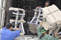 O Colégio Estadual Rio Branco, no bairro Batel, em Curitiba, recebeu nesta sexta-feira (16) 240 novos conjuntos escolares. A entrega faz parte dos investimentos do Governo do Paraná em melhoria na infraestrutura das escolas estaduais. Somente este ano estão sendo entregues 70 mil conjuntos a mais de 300 escolas em todo Paraná, no valor total de R$ 10 milhões.