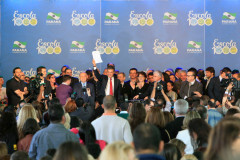 O governador Beto Richa lançou nesta terça-feira (27) o programa Escola 1000, que vai destinar R$ 100 milhões para mil escolas da rede pública estadual realizarem obras de reformas e melhorias