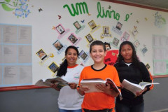 Implantado inicialmente em 32 escolas – uma em cada Núcleo Regional de Educação, sistema permite que as blibiotecas escolares sejam espaços de socialização de conhecimento, de cultura e de aproximação da escola com a comunidade