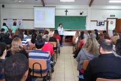 O Núcleo Regional de Educação (NRE) de Ponta Grossa reúne, nesta sexta-feira (30), os secretários das 133 escolas da região. Os profissionais participam de um treinamento sobre questões administrativas.