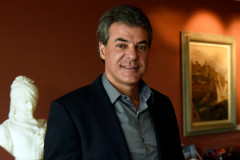 O governador Beto Richa afirmou que o Paraná não fará nenhuma mudança no ensino médio que prejudique os estudantes da rede pública estadual.