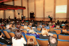 O Governo do Paraná realizou nesta quinta-feira (13) os seminários regionais da Educação para debater, junto com a comunidade, as mudanças propostas pelo Governo Federal para o ensino médio. Mais de 16 mil pessoas participaram em todo o Paraná, número acima da expectativa. As conversas acontecem ao longo do dia, com o envolvimento de toda a comunidade: pais, estudantes, grêmios estudantis, professores, diretores, pedagogos e técnicos da Secretaria da Educação.