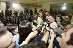 Secretário da Segurança Pública, Wagner Mesquita, durante coletiva de imprensa sobre a morte do estudante no Colégio Estadual Santa Felicidade.