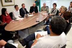 O Governo do Estado reafirmou nesta quarta-feira (26) a disposição para o diálogo com servidores e reabriu as negociações sobre questões salariais do funcionalismo e o encerramento das greves.