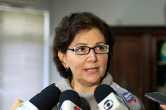 Professora Ana Seres, faz um apelo aos estudantes para que liberem pacificamente as escolas e permitam a realização do Enem.