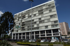 O Governo do Paraná, por meio da Procuradoria Geral do Estado (PGE), obteve nesta quarta-feira (2) liminar que impede invasão, pelos estudantes, do Núcleo Regional de Educação de Ponta Grossa. A ação pedindo interdito proibitório foi proposta em razão de áudio transmitido via aplicativo WhatsApp, em que um suposto estudante falava de decisão por assembleia para ocupação do espaço nesta quinta-feira (3). 