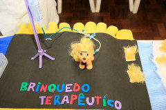 Os estudantes do 3° período do curso técnico em enfermagem do Colégio Estadual Guido Straube, em Curitiba, desenvolveram uma metodologia inédita para auxiliar no tratamento de saúde de crianças e adolescentes e retribuir à comunidade escolar os conhecimentos obtidos durante a formação