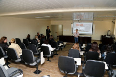 A Secretaria de Estado da Educação iniciou nesta quarta-feira (16) as atividades do Mês da Consciência Negra, comemorado oficialmente no próximo dia 20 de novembro. Serão realizados seminários, palestras, debates, oficinas e atividades culturais para promover a reflexão, superação do racismo e a valorização da cultura afrodescendente.