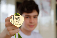 O aluno André Luiz Ruviaro Almeida, 12 anos, do 7° ano do ensino fundamental da Escola Estadual Nossa Senhora de Fátima, em Curitiba, participou pela primeira vez da competição. André contou que não teve muita dificuldade durante as provas porque, além de gostar da disciplina, teve uma boa preparação. “Estudei muito e, além disso, me preparei bem. A gente tem que ter calma e concentração na hora das provas para desenvolver os raciocínios”, disse.