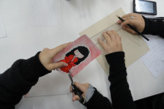 O Centro Juvenil de Artes Plásticas (CJAP) abre nesta sexta-feira (25), às 18 horas, a exposição “O corpo em movimento”. A mostra apresenta as obras que os alunos do Centro desenvolveram durante o segundo semestre. A exposição “Arte e Patrimônio Cultural” é uma produção dos alunos do curso do Magistério do Instituto de Educação do Paraná Professor Erasmo Pilotto. A entrada é gratuita.