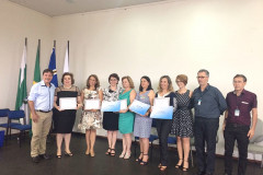 Escolas estaduais pertencentes ao Núcleo Regional de Educação de Cornélio Procópio e que envolvem a comunidade nas decisões financeiras e pedagógicas receberam nesta quinta-feira (24), em Cornélio Procópio, o Prêmio de Gestão da Secretaria de Estado da Educação.<br />
<br />
O Colégio Estadual Barão do Rio Branco, do município de Assaí, ficou em primeiro lugar, seguido do Colégio Estadual Maiolon Medeiros, de Bandeirantes, e do Colégio Estadual Cecília Meireles, de Sertaneja. 