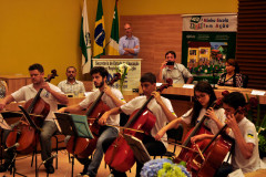 A Secretaria de Estado da Educação encerrou nesta quinta-feira (8), em Pato Branco, no Sudoeste do Estado, a entrega regional do Prêmio de Gestão Escolar 2016. Neste ano, o programa - que está na segunda edição - reuniu cerca de 100 escolas de 17 regionais que desenvolvem projetos pedagógicos inéditos e que incentivam a participação da comunidade na administração financeira.