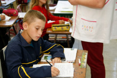 A partir desta segunda-feira (12) e até sexta (16), as escolas estaduais recebem solicitação de matrículas de alunos que estão saindo da rede particular e pretendem ingressar em uma escola pública paranaense. No mesmo período, podem procurar matrícula os estudantes maiores de 18 anos e os pais ou responsáveis pelos menores vindos de outros estados ou da própria rede estadual e que tenham trocado de município.