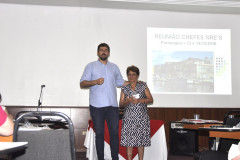 Os chefes dos 32 Núcleos Regionais da Educação (NREs) estão reunidos com a equipe da Secretaria de Estado da Educação (SEED) nesta terça (13) e quarta-feira (14) em Paranaguá (Litoral do Estado) para a última reunião deste ano. Os encontros são periódicos e servem para alinhar e agilizar a resolução de questões referentes a recursos humanos, distribuição de aulas, obras, entre outras.