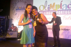 A estudante Amábile Vitória dos Santos, 13 anos, do 8° ano, do Colégio Estadual Cecília Meireles, em Ubiratã (no Centro-Oeste do Estado), foi uma das cinco vencedoras da Olimpíada de Língua Portuguesa Escrevendo o Futuro. Amábile foi a única aluna paranaense vencedora dessa edição que reuniu cerca de170 mil estudantes da rede pública de ensino de todo o país. 