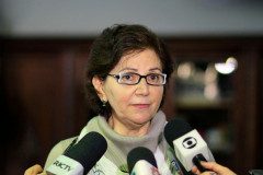 A Secretaria de Estado da Educação alerta que se o sindicato continuar obstruindo a entrada dos funcionários nos Núcleos Regionais da Educação (NREs) e nas escolas nesta quarta-feira (1), quando inicia a distribuição de aulas na rede estadual, os professores correm o risco de ficarem sem suprimento de aulas e, portanto, sem pagamento