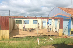 A Secretaria de Estado da Educação iniciou nesta semana a reforma do Colégio Estadual Frei Doroteu de Pádua, no bairro Periquitos, em Ponta Grossa, na região dos Campos Gerais. O colégio vai receber quatro salas de aula de alvenaria para substituir as antigas que eram de madeira.