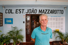 Segundo o diretor Francisco Ximenez, do Colégio Estadual João Mazzarotto, no bairro Capão Raso, a iniciativa motiva os estudantes e os incentiva a cuidar com o colégio. “A escola bem conservada e com uma boa aparência desperta o interesse dos alunos e isso reforça o processo de ensino e aprendizagem”, disse Francisco. “Esse programa é excelente porque permite que os outros recursos que chegam à escola sejam destinados ao pedagógico e isso fortalece a qualidade de ensino”, complementou.