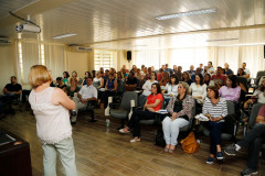 A Coordenadoria de Apoio Financeiro à Rede Escolar (CAF) da Secretaria de Estado da Educação reúne, nesta terça-feira (14), em Curitiba, os coordenadores financeiros dos 32 Núcleos Regionais de Educação (NREs) para discutir e repassar as diretrizes técnicas dos programas de recurso financeiros descentralizados que chegam as escolas estaduais.