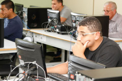 As provas da quarta etapa dos exames do ensino médio da Educação de Jovens e Adultos (EJA), interrompidas em dezembro de 2016 por motivos técnicos, serão realizadas dia 10 de março. Os candidatos já inscritos devem responder aos exames nos mesmos locais em que efetuaram as inscrições.