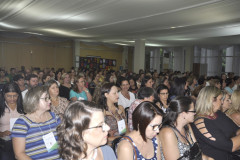 A oferta do ensino médio na Educação de Jovens e Adultos (EJA) é tema do Simpósio Ensino Médio e a Formação para o Trabalho, que acontece nesta semana em Foz do Iguaçu. Realizado pela Secretaria de Estado da Educação, o evento reúne cerca de 300 técnicos e professores dos 32 Núcleos Regionais de Educação e tem como objetivo discutir temas para melhoria dessa modalidade de ensino no Paraná.