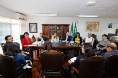 A secretária de Estado da Educação, Ana Seres, recebeu dirigentes do sindicato dos professores da rede estadual na tarde desta quarta-feira (05), para continuar a debater as demandas da categoria. O encontro foi solicitado pelo sindicato.