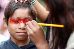 Nos últimos sete anos as comunidades indígenas xokleng, guarani, xetá e caingangue, que vivem no Paraná, tiveram importantes avanços na área da educação que garantem a qualidade do ensino e reforçam a cultura e as histórias desses povos